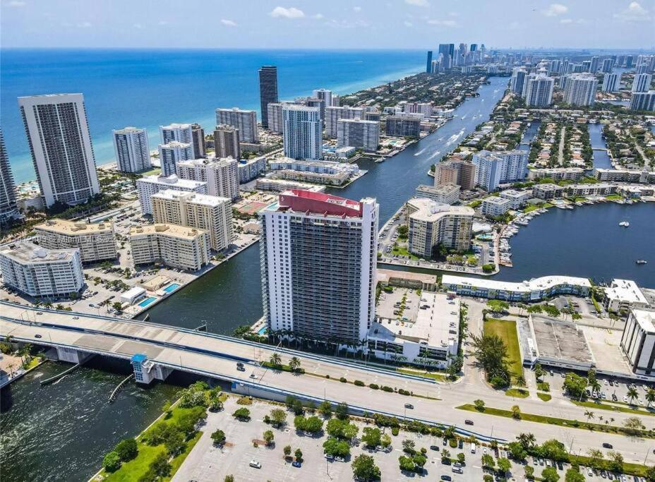 Ocean Views - Pool & Gym - Pet Friendly - Close To Beach Hallandale Beach Kültér fotó