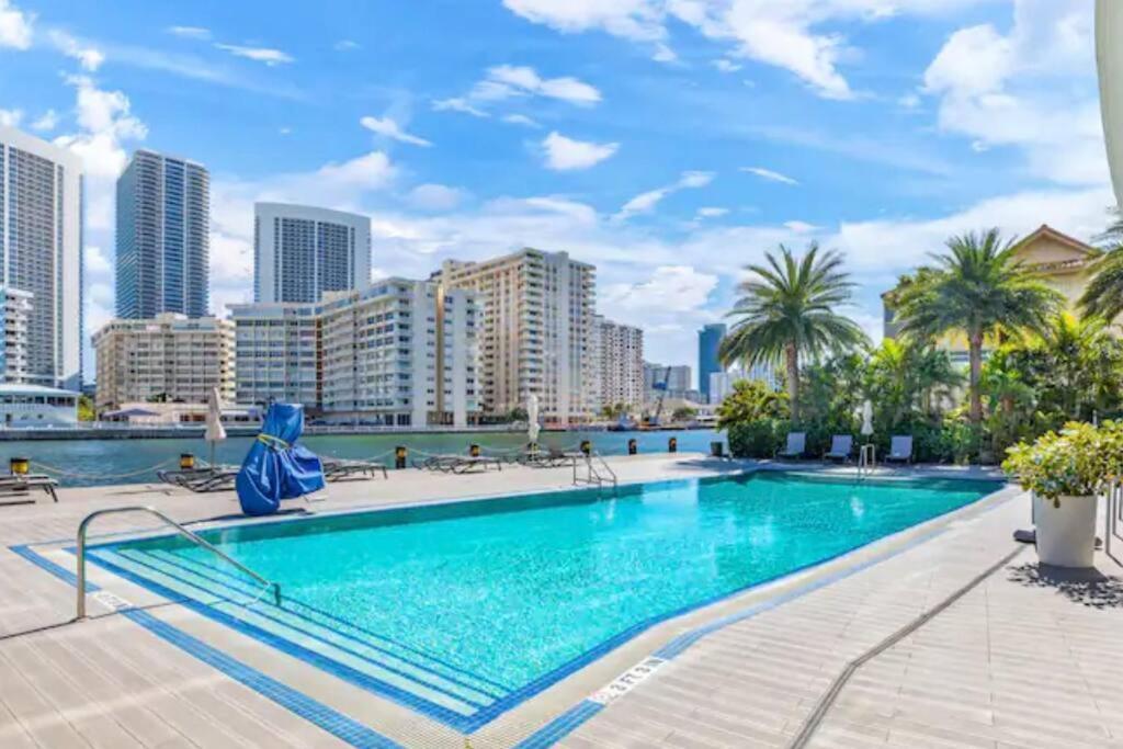 Ocean Views - Pool & Gym - Pet Friendly - Close To Beach Hallandale Beach Kültér fotó